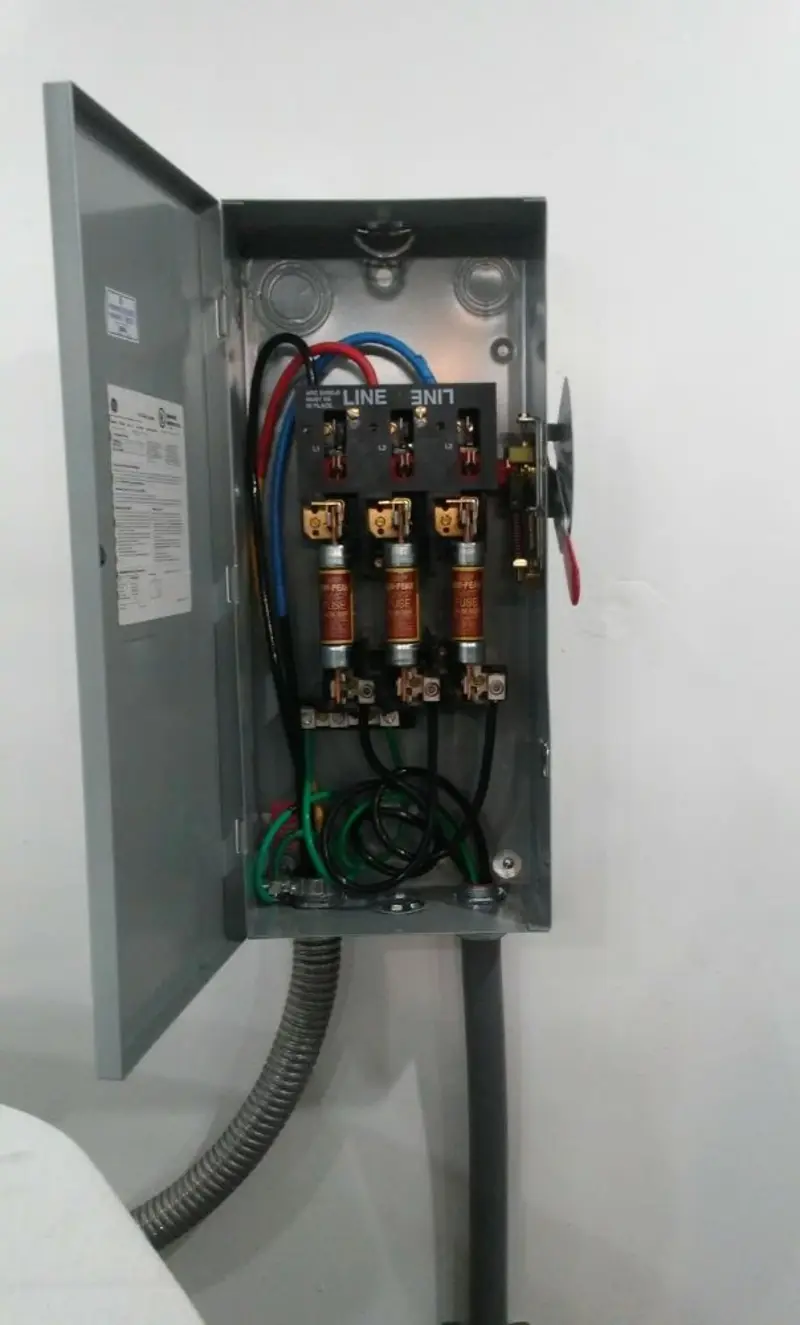Three-phase disconnect switch installed for Smoke Detector Installation in Imlay